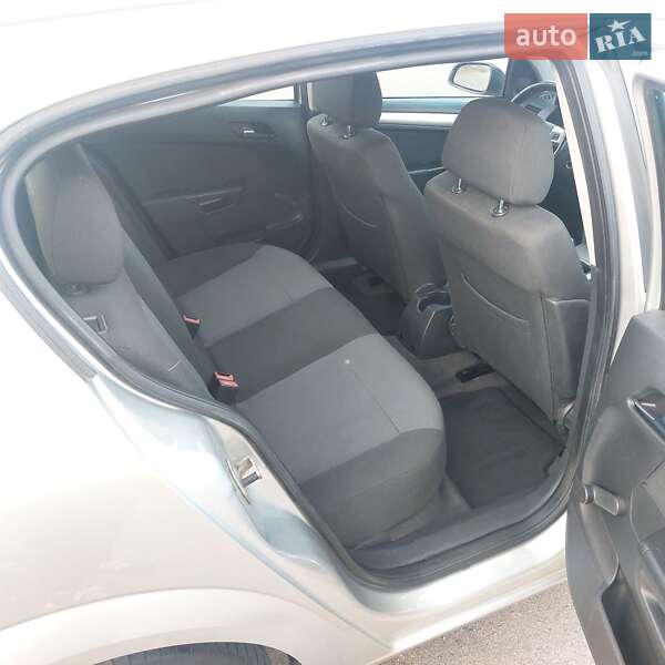 Хетчбек Opel Astra 2008 в Черкасах фото 35 Хетчбек Opel Astra 2008 в Черкасах