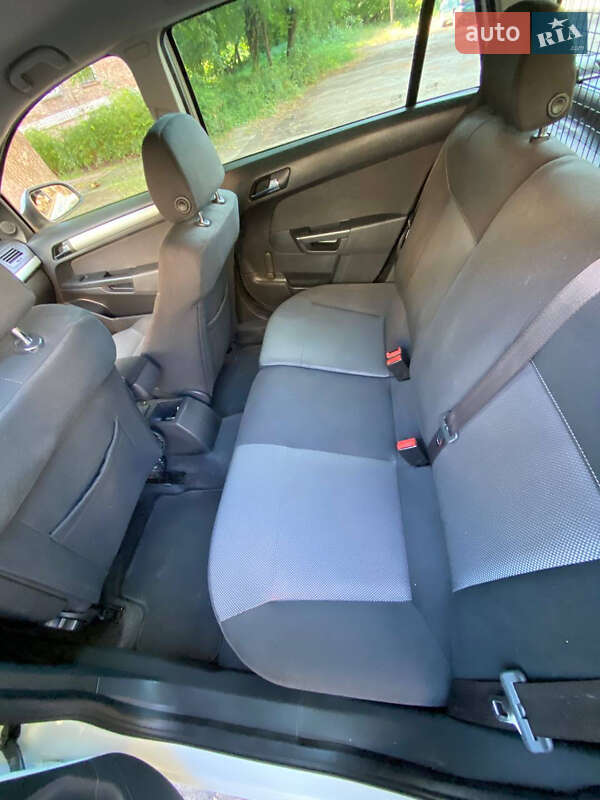 Універсал Opel Astra 2010 в Києві фото 12 Універсал Opel Astra 2010 в Києві