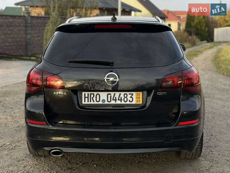 Універсал Opel Astra 2012 в Рівному