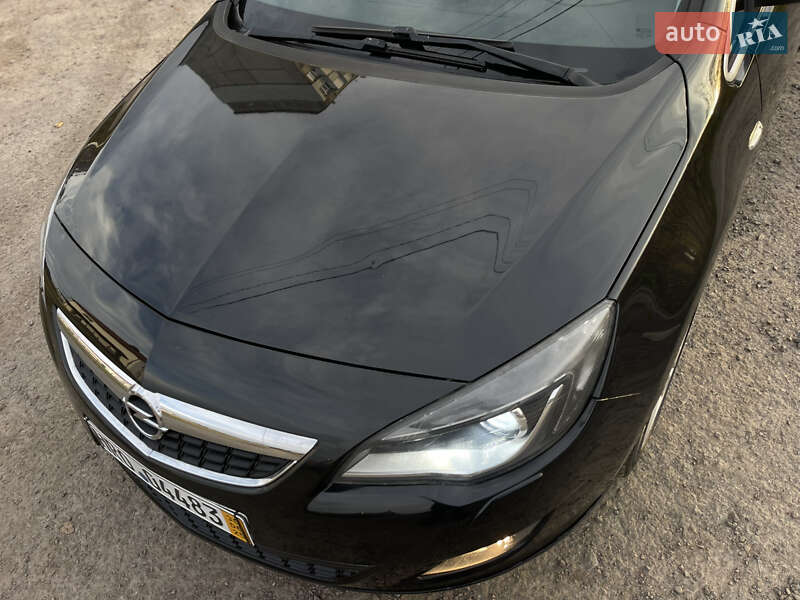 Універсал Opel Astra 2012 в Рівному