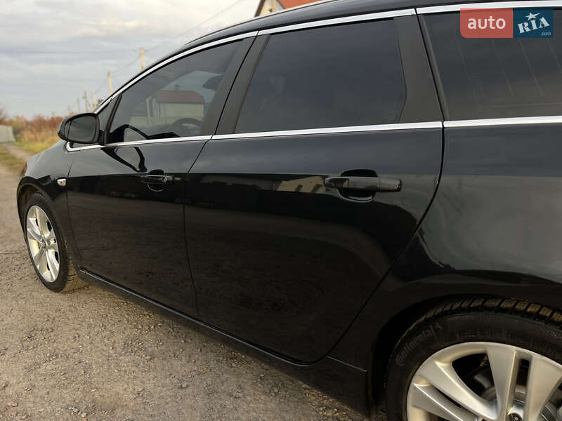 Універсал Opel Astra 2012 в Рівному