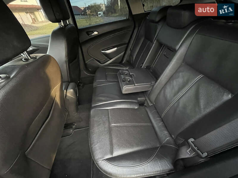 Універсал Opel Astra 2012 в Рівному