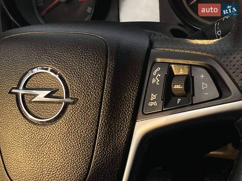 Універсал Opel Astra 2012 в Рівному