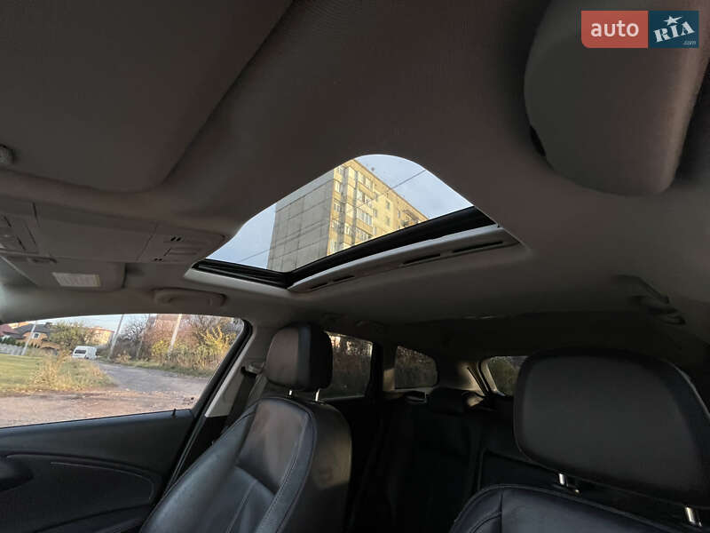 Універсал Opel Astra 2012 в Рівному