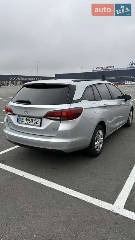 Універсал Opel Astra 2017 в Дніпрі