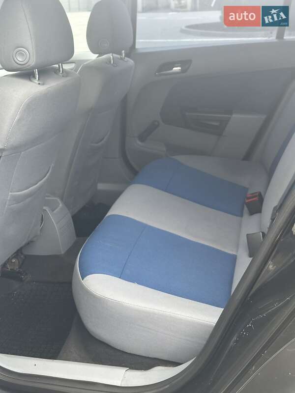 Хэтчбек Opel Astra 2004 в Дубно фото 12 Хэтчбек Opel Astra 2004 в Дубно