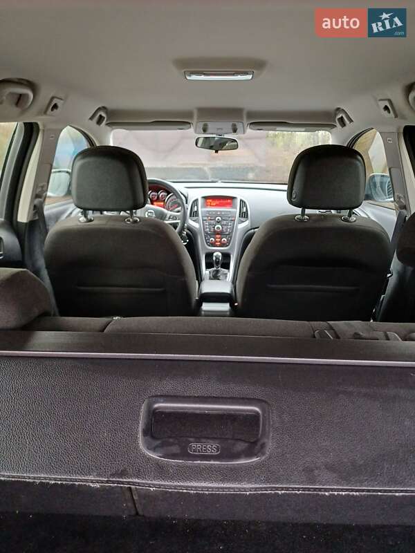 Універсал Opel Astra 2015 в Житомирі