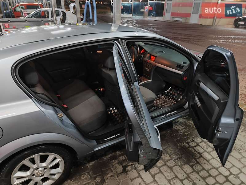 Хетчбек Opel Astra 2006 в Рівному фото 5 Хетчбек Opel Astra 2006 в Рівному