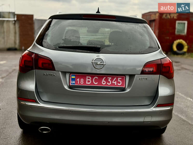 Універсал Opel Astra 2013 в Рівному