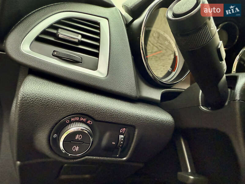 Універсал Opel Astra 2013 в Рівному