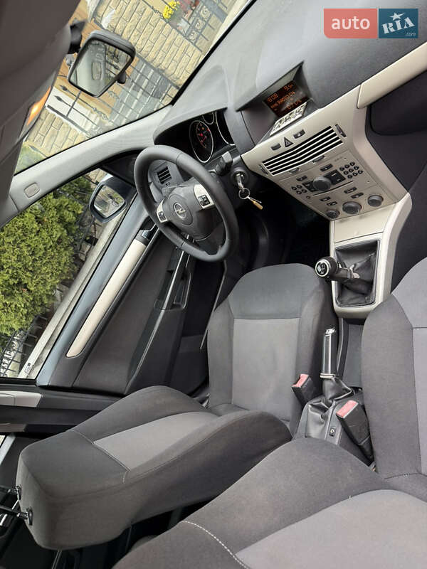 Універсал Opel Astra 2008 в Чернівцях