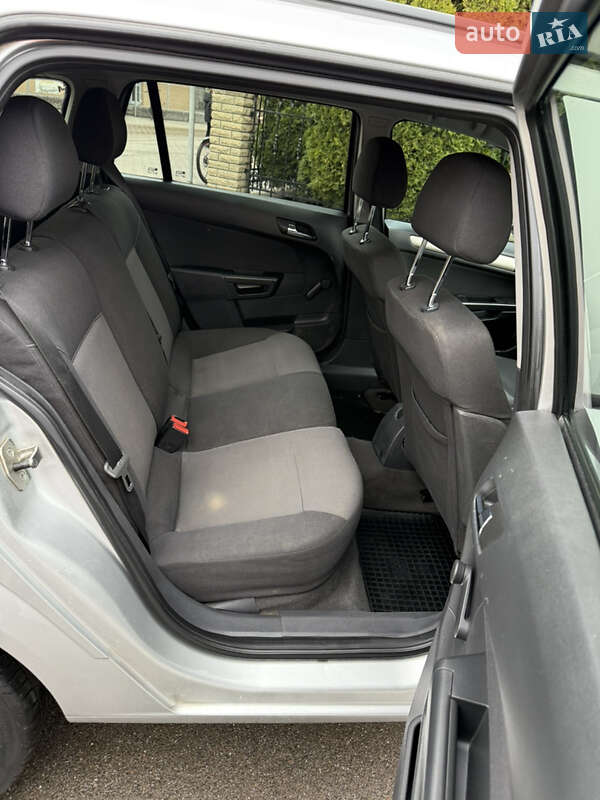 Універсал Opel Astra 2008 в Чернівцях