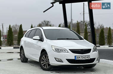Універсал Opel Astra 2012 в Звягелі