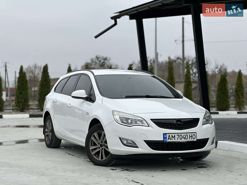 Opel Astra 2012 Opel Astra 2012