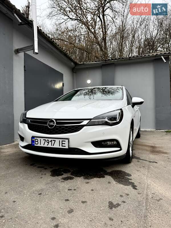 Універсал Opel Astra 2018 в Полтаві