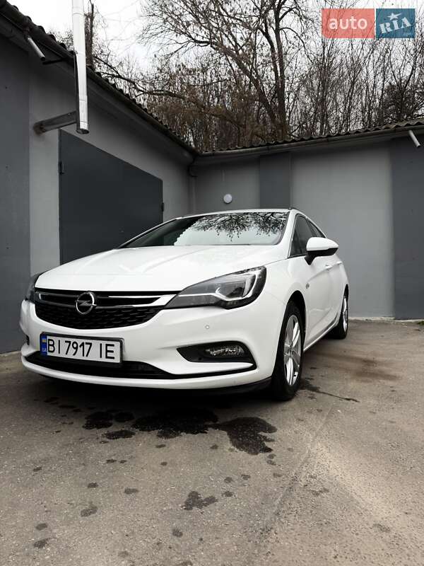 Універсал Opel Astra 2018 в Полтаві