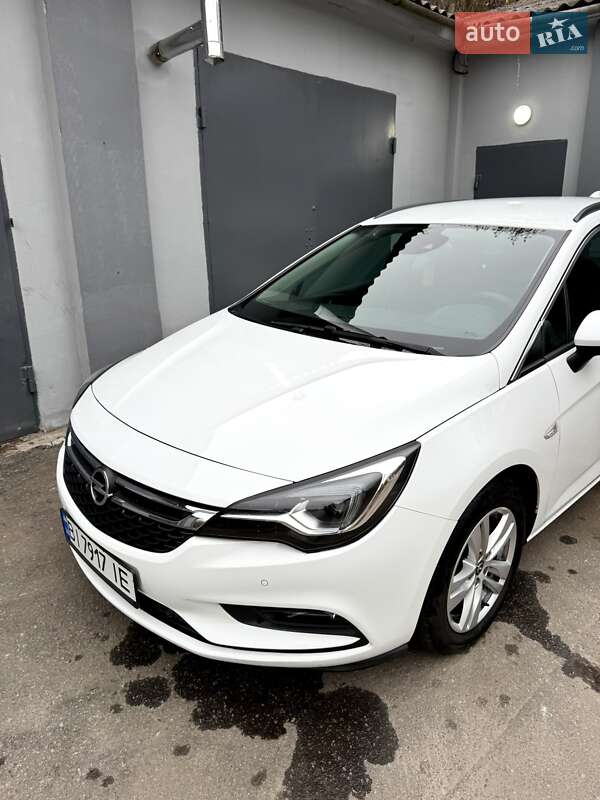 Універсал Opel Astra 2018 в Полтаві
