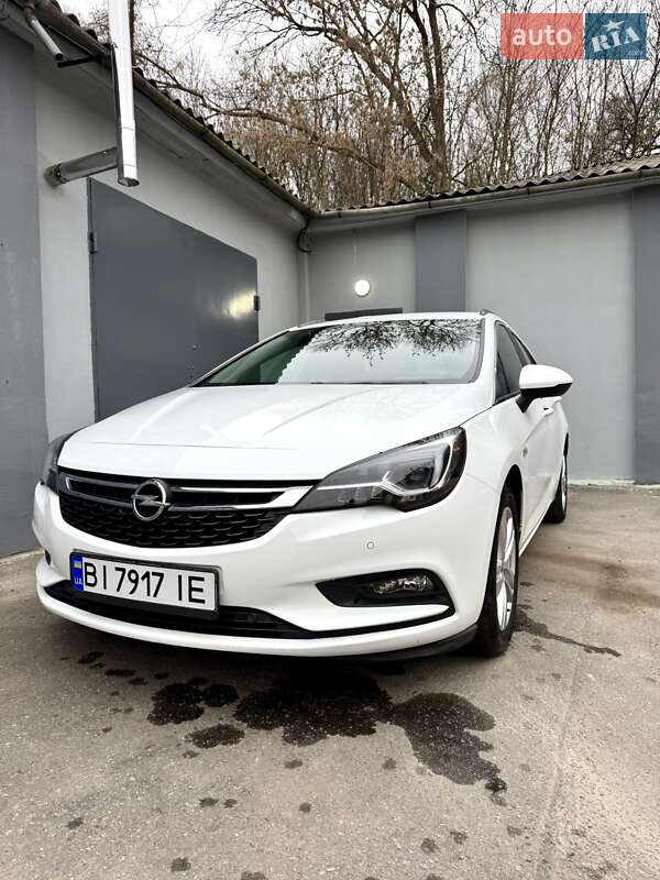 Універсал Opel Astra 2018 в Полтаві