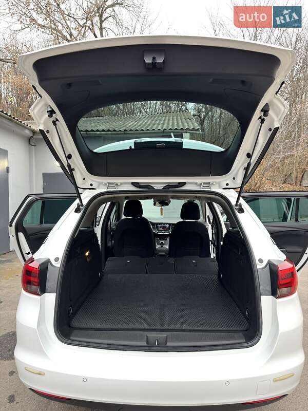 Універсал Opel Astra 2018 в Полтаві