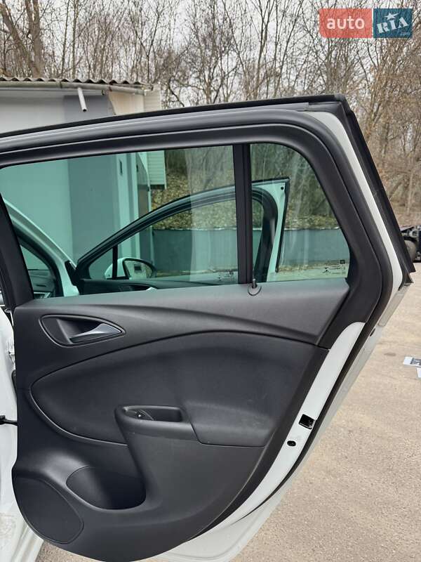 Універсал Opel Astra 2018 в Полтаві