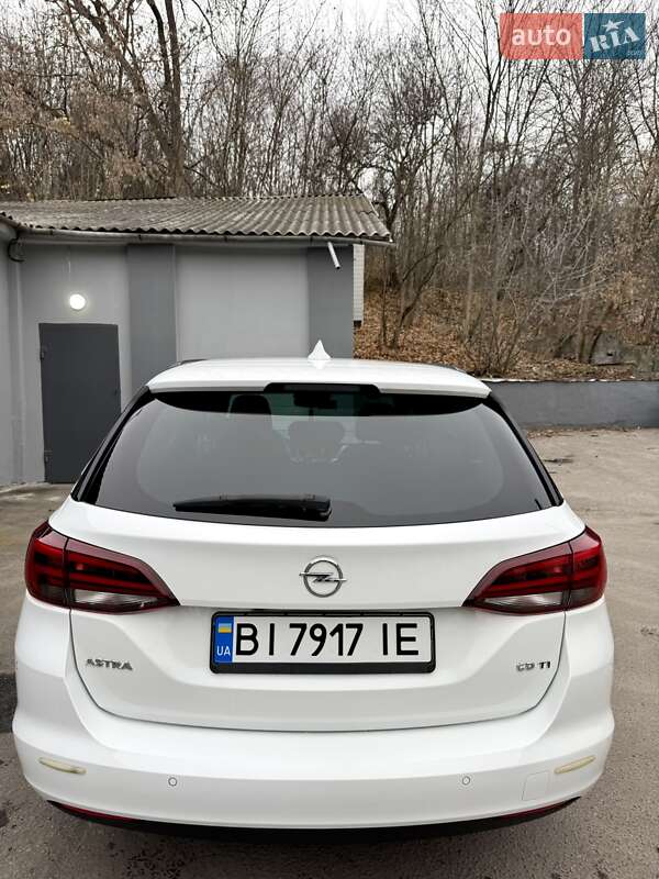 Універсал Opel Astra 2018 в Полтаві