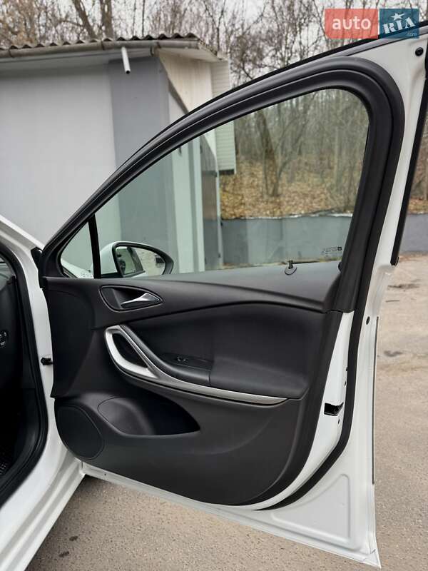 Універсал Opel Astra 2018 в Полтаві