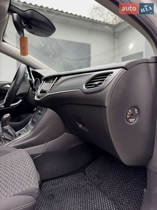 Універсал Opel Astra 2018 в Полтаві