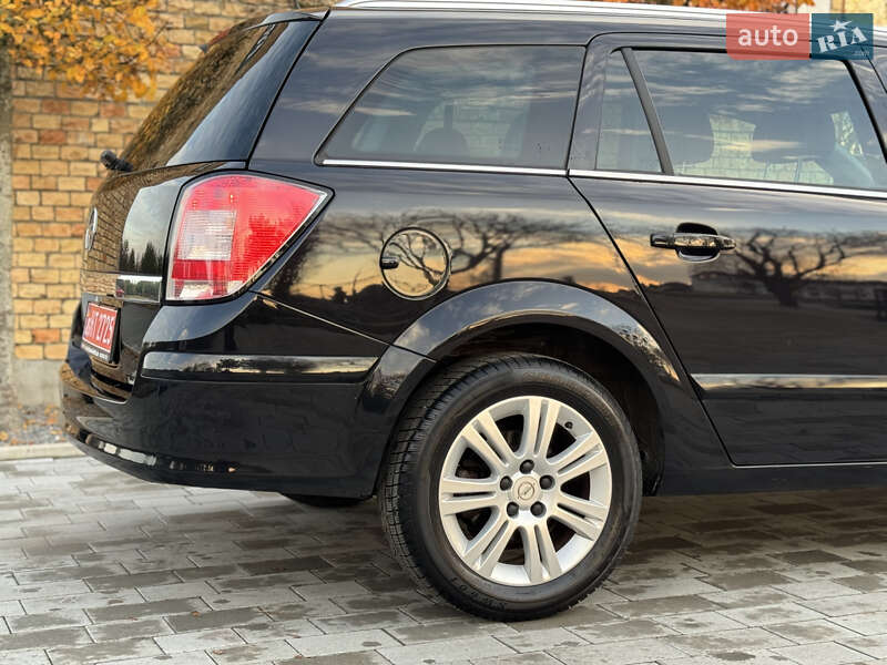 Універсал Opel Astra 2009 в Луцьку