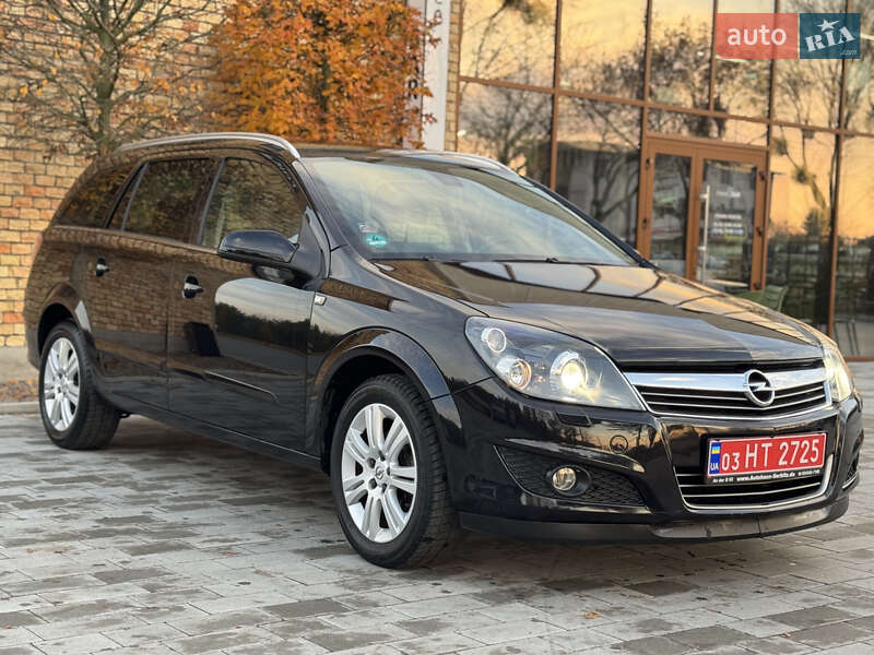 Універсал Opel Astra 2009 в Луцьку