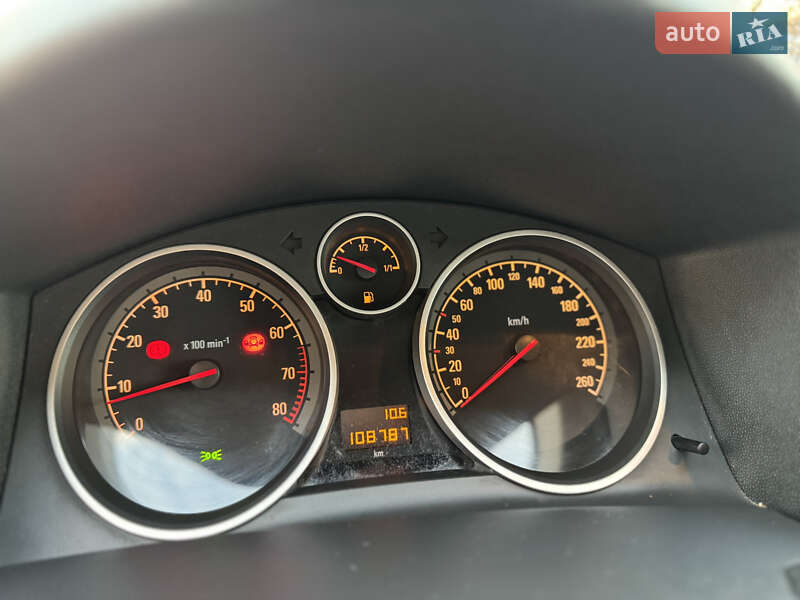 Універсал Opel Astra 2009 в Луцьку