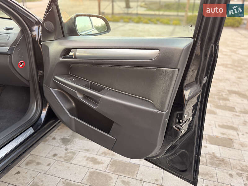 Універсал Opel Astra 2009 в Луцьку