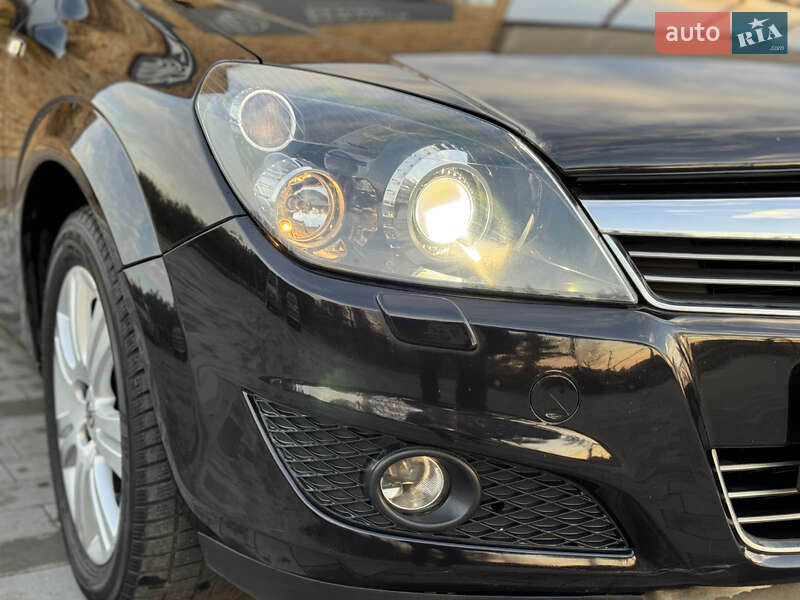 Універсал Opel Astra 2009 в Луцьку