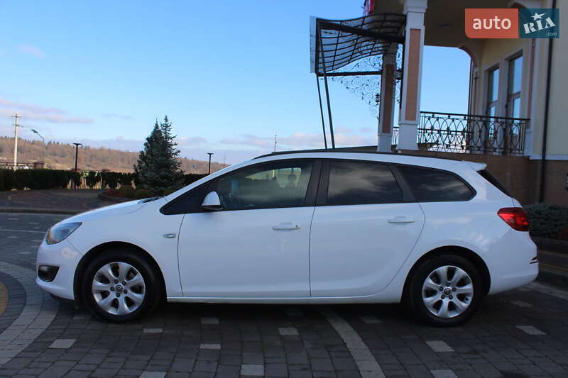 Універсал Opel Astra 2013 в Трускавці