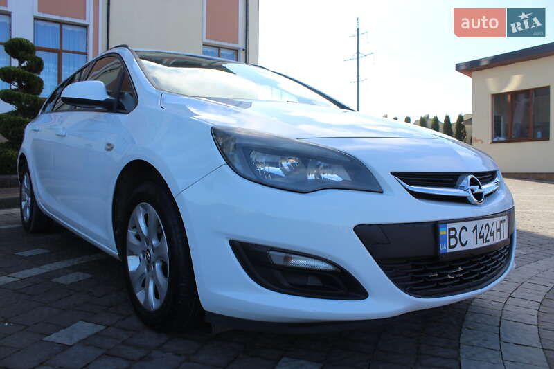 Універсал Opel Astra 2013 в Трускавці
