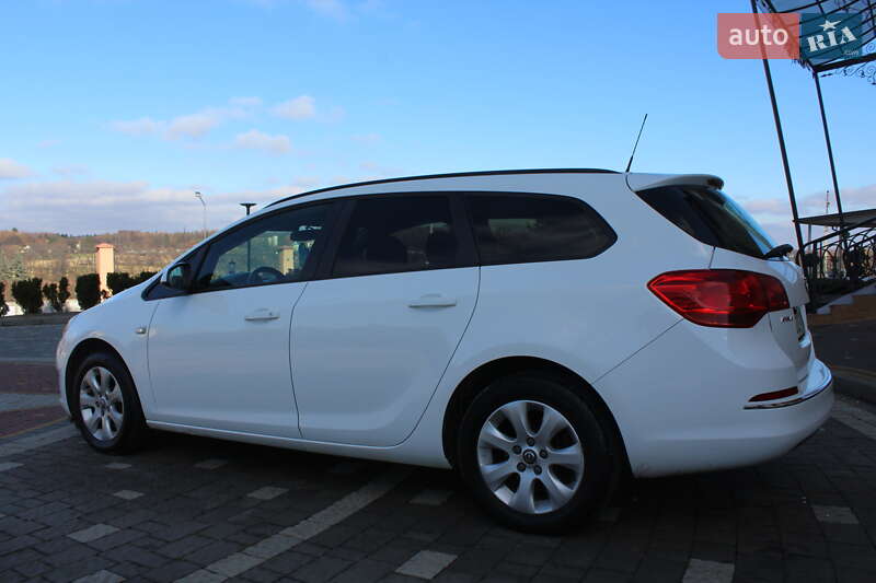 Універсал Opel Astra 2013 в Трускавці