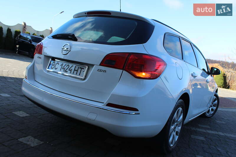 Універсал Opel Astra 2013 в Трускавці