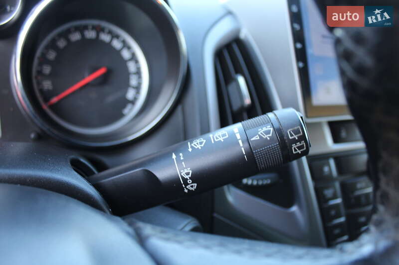 Універсал Opel Astra 2013 в Трускавці