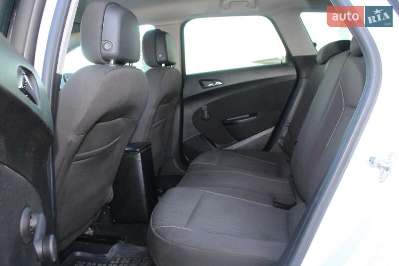 Універсал Opel Astra 2013 в Трускавці