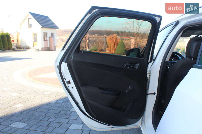 Універсал Opel Astra 2013 в Трускавці