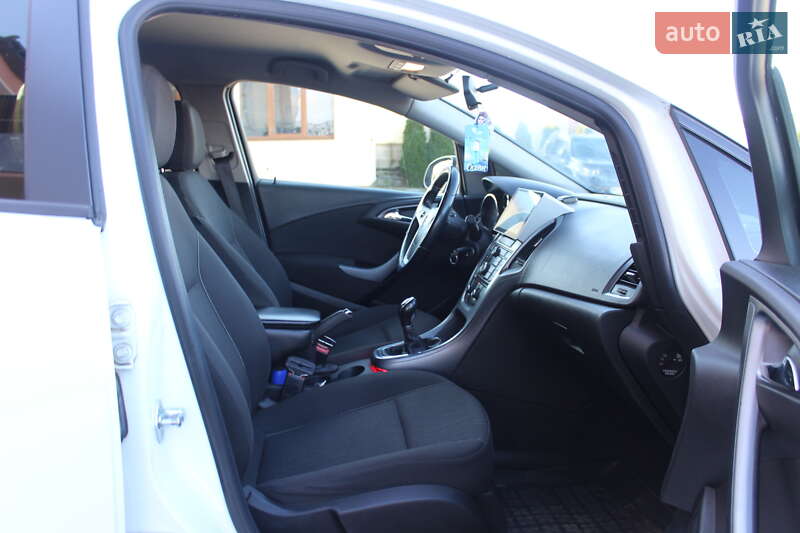 Універсал Opel Astra 2013 в Трускавці