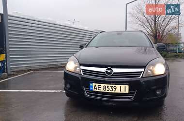 Універсал Opel Astra 2010 в Дніпрі