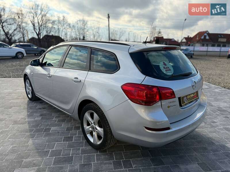 Універсал Opel Astra 2012 в Коломиї
