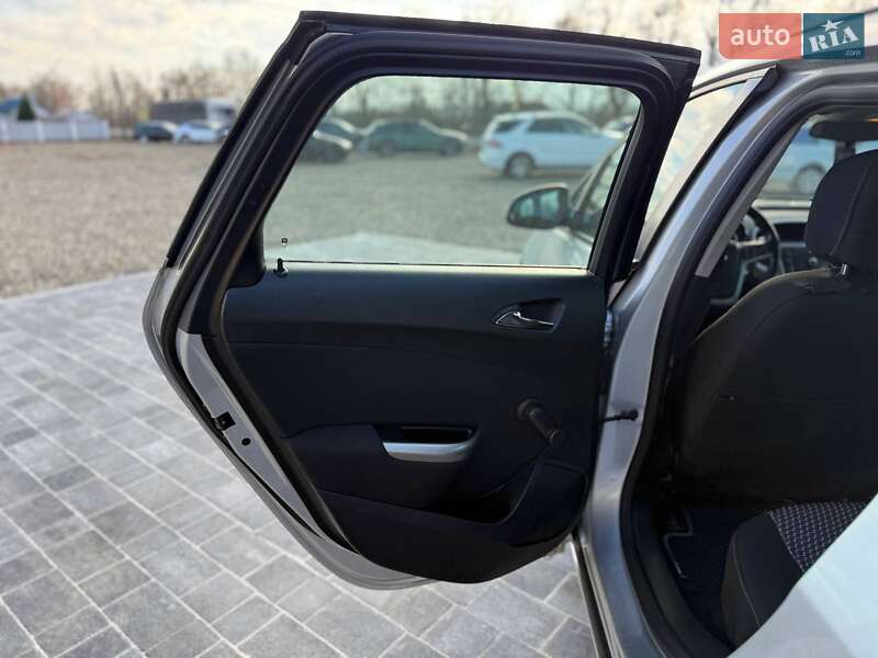 Універсал Opel Astra 2012 в Коломиї