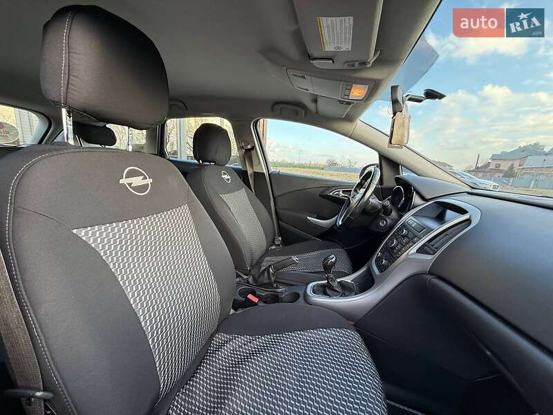 Універсал Opel Astra 2012 в Коломиї