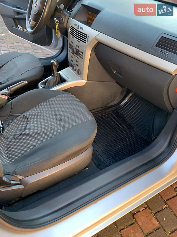 Універсал Opel Astra 2008 в Любарі