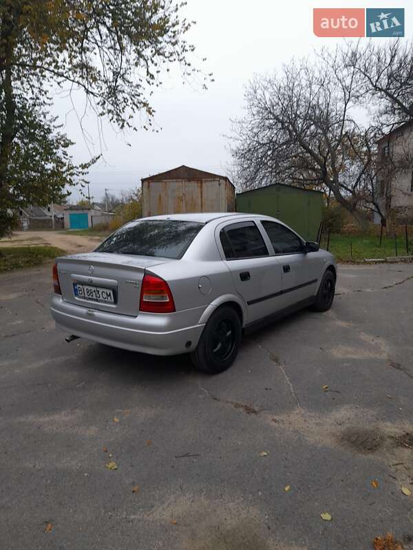 Седан Opel Astra 2005 в Вознесенске