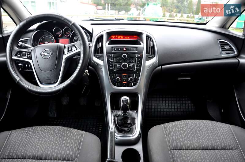 Універсал Opel Astra 2013 в Львові фото 24 Універсал Opel Astra 2013 в Львові