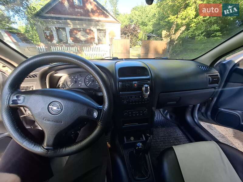 Седан Opel Astra 2003 в Нетешине