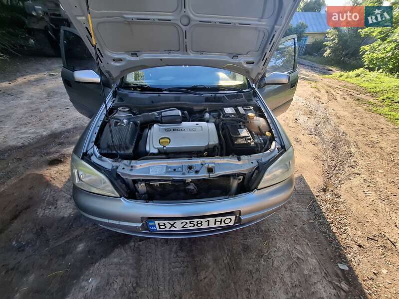 Седан Opel Astra 2003 в Нетешине