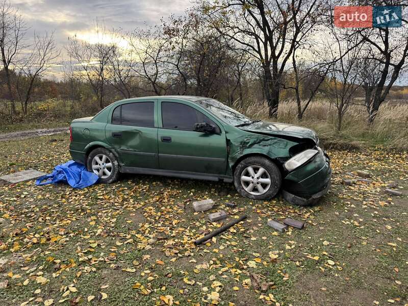 Седан Opel Astra 2004 в Луцке